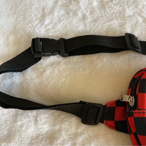 District Planet Belt Bag Red and Black Checkered Fanny Pack Check NWT Adjustable - Picture 4 of 6